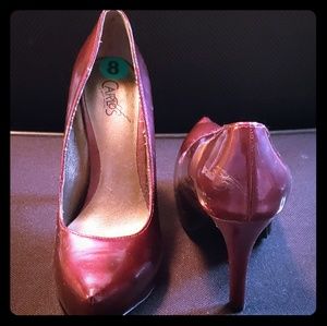Carlos Santana wine/oxblood/burgundy platform pump